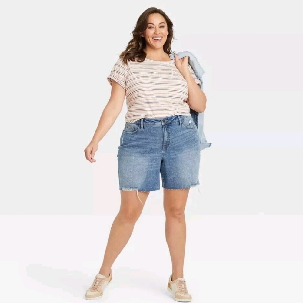 *Plus Size High-Rise Bermuda Blue Jean Shorts - Ava & Viv, Size 17